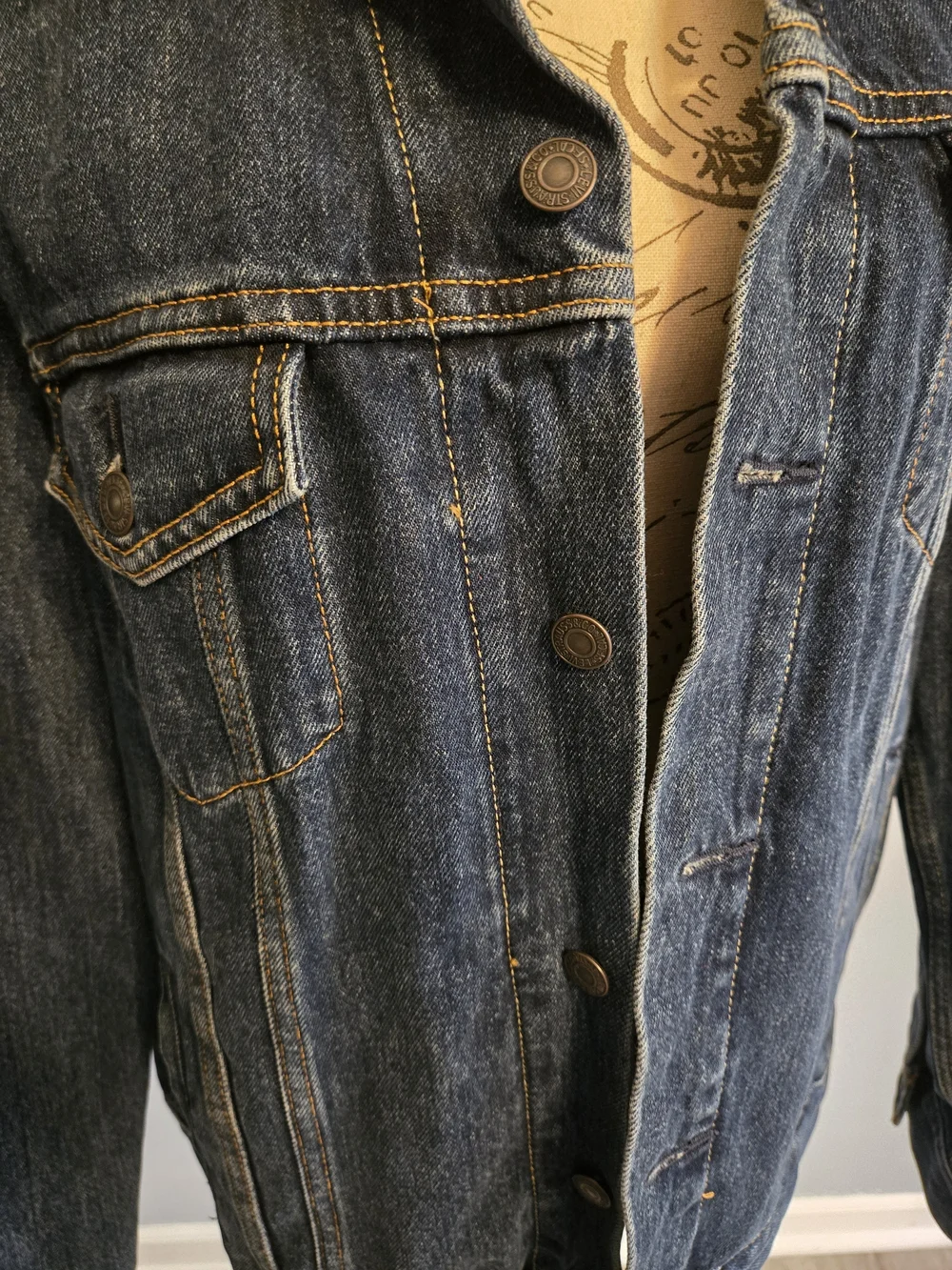 Levi's Men's Dark Blue Denim Jacket - Picture 2 of 7